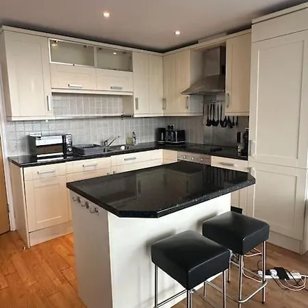 Ka Propertiess - Spacious 2 Bed & 2 Bath Apartment, In Old Trafford! Ua92, Football Stadium, Cricket Stadium, Retail Park Apartament Manchester