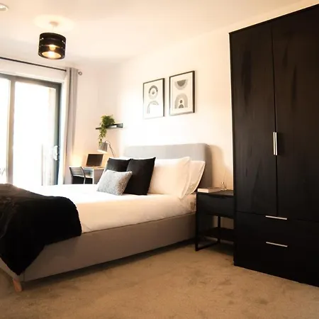 Luxury Mcr 2bed,2bath Apartment- Location!