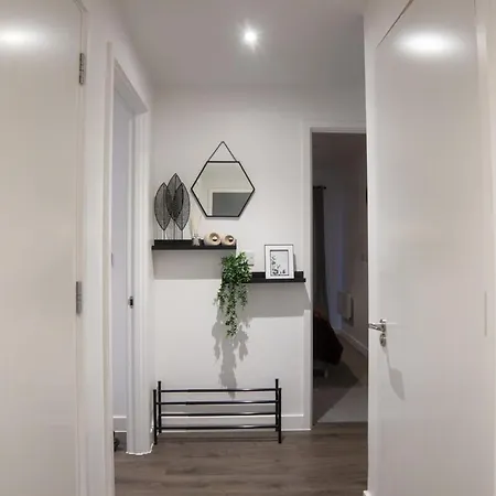 Luxury Mcr 2bed,2bath Apartment- Location! 公寓 *