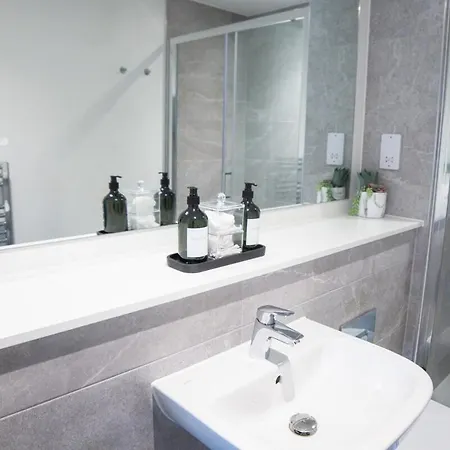 Luxury Mcr 2bed,2bath Apartment- Location! Apartament