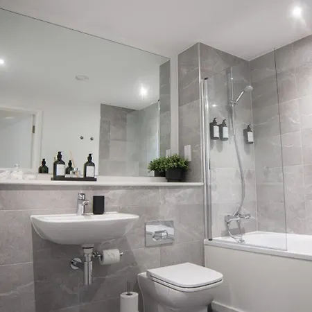 Luxury Mcr 2bed,2bath Apartment- Location! *