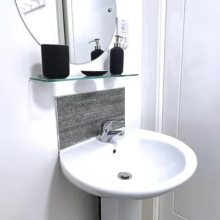 Apartment Bright And Stylish - 2 Bedroom - Free Parking, Transit Links, Close To Stadiums Manchester
