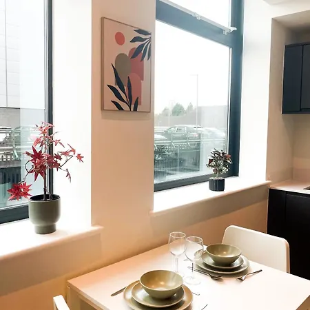 شقة Bright & Cosy Penthouse In Old Trafford