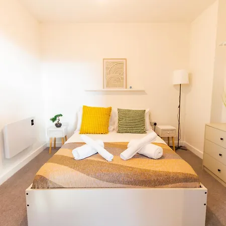Bright & Cosy Penthouse In Old Trafford Appartement