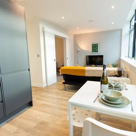 Bright & Cosy Penthouse In Old Trafford Appartement Manchester