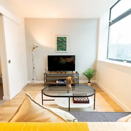 Bright & Cosy Penthouse In Old Trafford