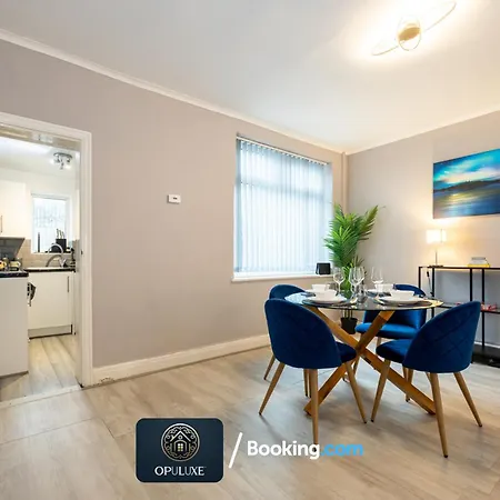 Luxurious & Homely 2 Bedroom By Opuluxe Short Lets & Serviced Near Center With Free Parking * Μάντσεστερ