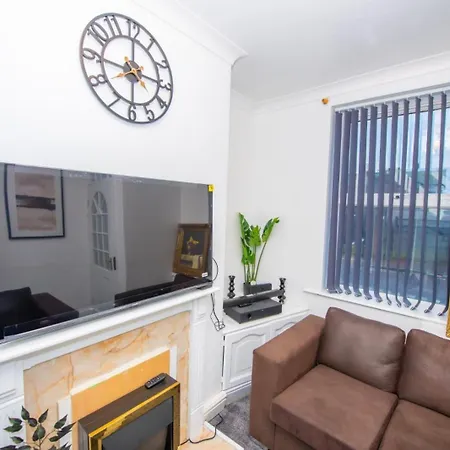 Lovely + Free Parking *