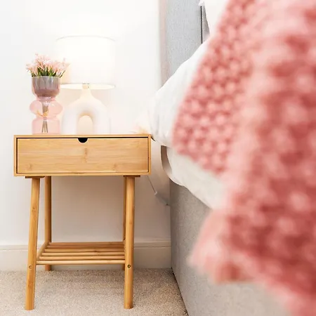 펜션 6 Guests - 3 Bedrooms - Free Wi-fi - 맨체스터