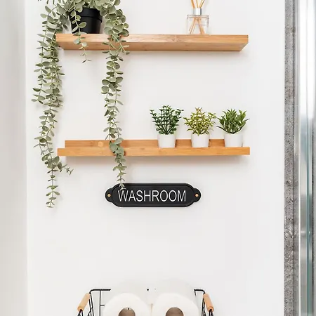 6 Guests - 3 Bedrooms - Free Wi-fi -