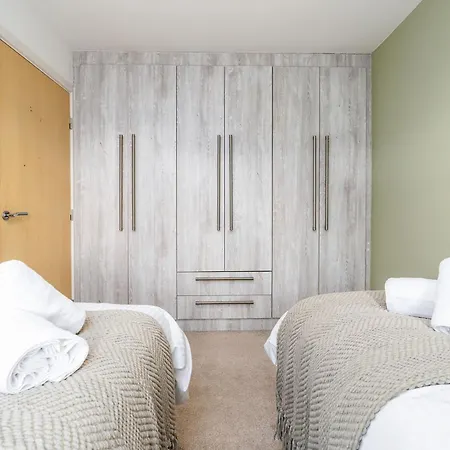 6 Guests - 3 Bedrooms - Free Wi-fi - 펜션 맨체스터