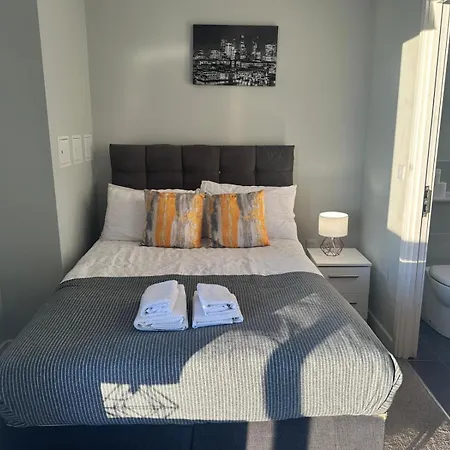 Adelphi Wharf By Beehosting * Manchester