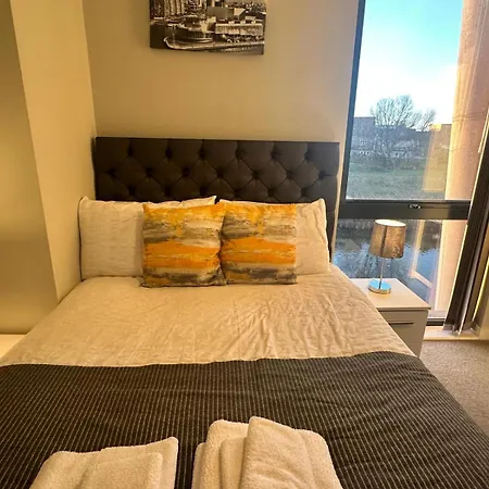 Adelphi Wharf By Beehosting Apartment