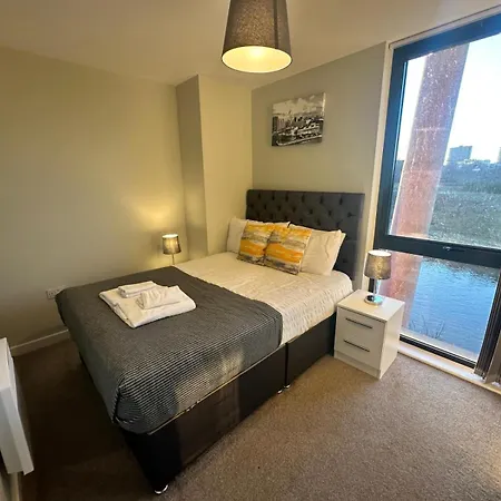 Adelphi Wharf By Beehosting * Manchester