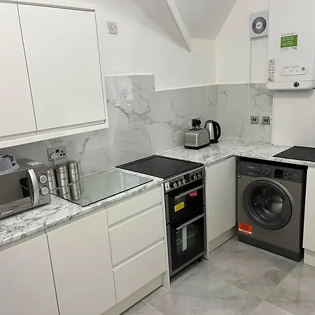 Charming 1 Bedroom In The Heart Of Close To Centre And Etihad Stadium Apartment *