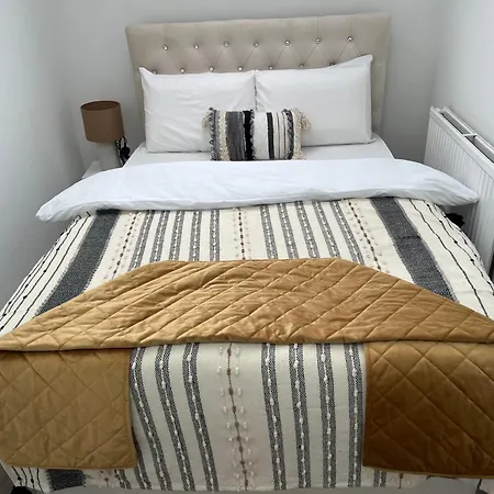 Charming 1 Bedroom In The Heart Of Close To Centre And Etihad Stadium Apartment *