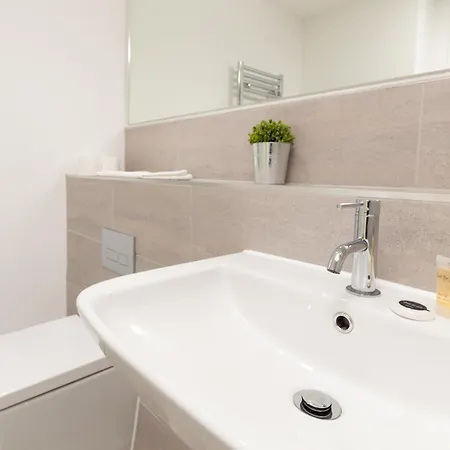 Beautiful 1br Penthouse In Old Trafford Apartamento