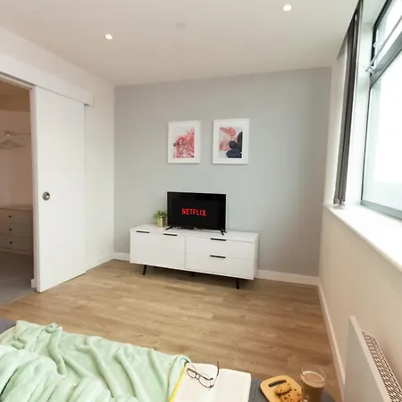 Beautiful 1br Penthouse In Old Trafford Manchester