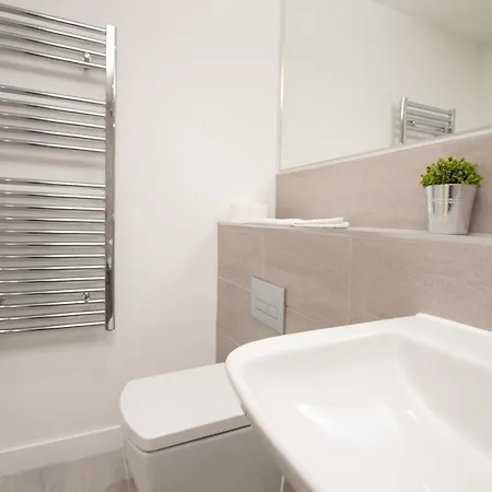 Beautiful 1br Penthouse In Old Trafford