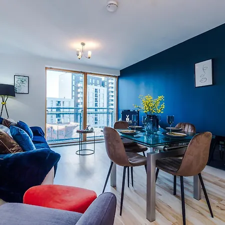Luxurious & Stylish 2-bed In Апартаменты *