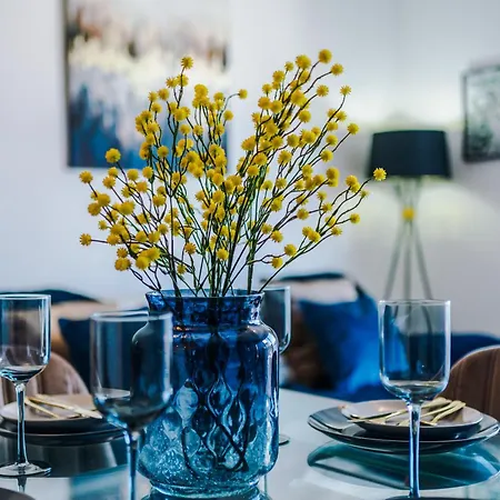 Luxurious & Stylish 2-bed In