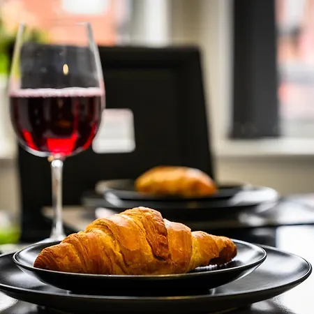 Serviced Northernnightzzz - The Park