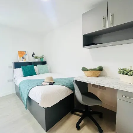 Stretford Sanctuary: Stylish Studio *