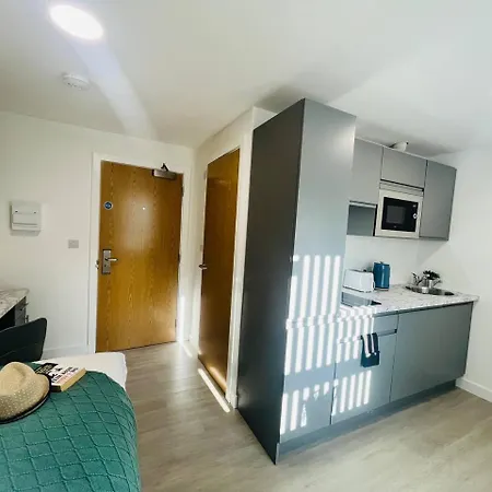 Stretford Sanctuary: Stylish Studio * מנצ'סטר