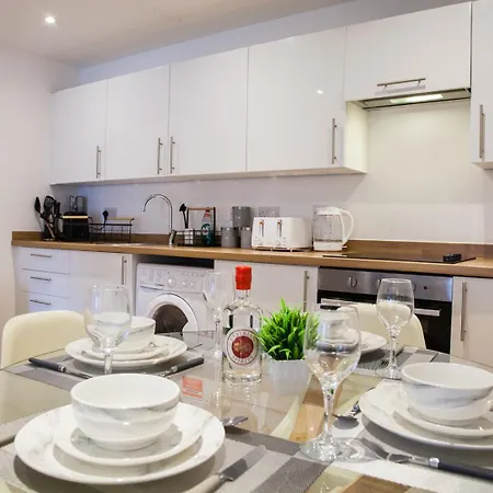 Luxury 2 Bed شقة *