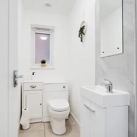 Dazzling & Modern 4bd - Coop Live - Etihad - Parking