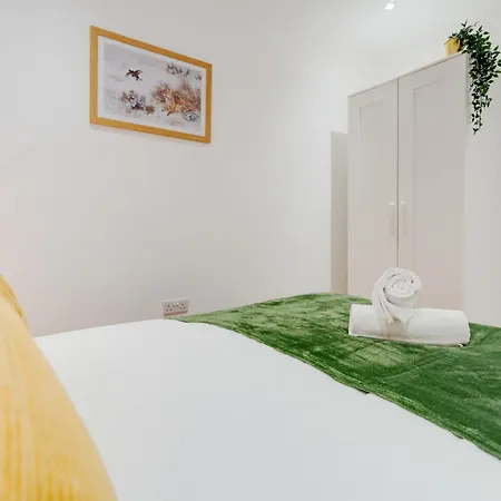 בית נופש Dazzling & Modern 4bd - Coop Live - Etihad - Parking *