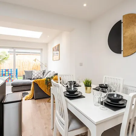 Ferienhaus Dazzling&modern 4bd - Coop Live - Etihad - Parking *