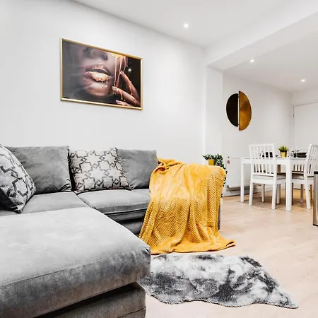 בית נופש Dazzling & Modern 4bd - Coop Live - Etihad - Parking מנצ'סטר