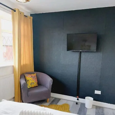 Cozy 3 Bedroom Close To Town * Manchester