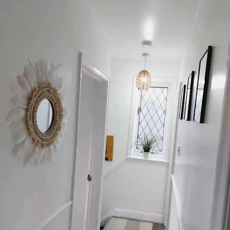 Apartment Cozy 3 Bedroom Close To Town