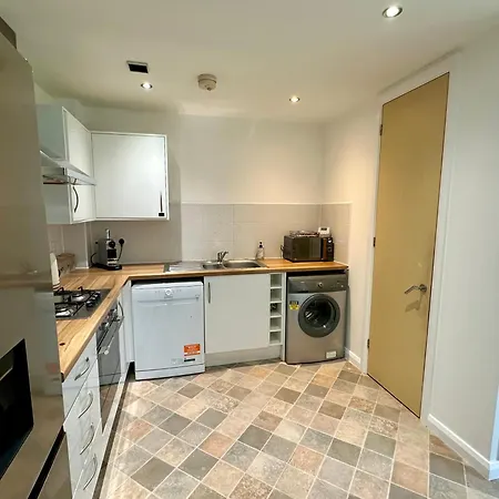 Ao & Etihad Stadium 6 Guest Stay- 3 Bedroom Central House With Parking & Wi Fi Holiday home