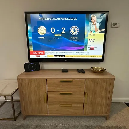 Holiday home Ao & Etihad Stadium 6 Guest Stay- 3 Bedroom Central House With Parking & Wi Fi Manchester