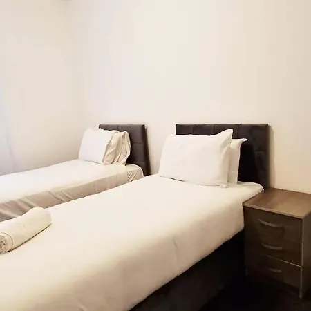 Free Parking - Cosy 2-br Flat Near Salford Royal Manchester