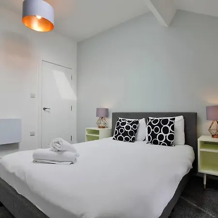 Free Parking - Modern 2-br Flat Close To Salford Royal Apartamento Mánchester