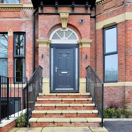 Free Parking - Cosy 2-br Flat Near Salford Royal Apartment