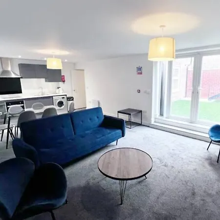 Free Parking - Stunning 2-br Near Salford Royal * Manchester