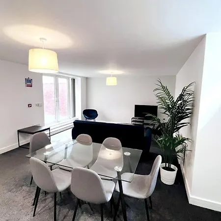 Free Parking - Stunning 2-br Near Salford Royal *