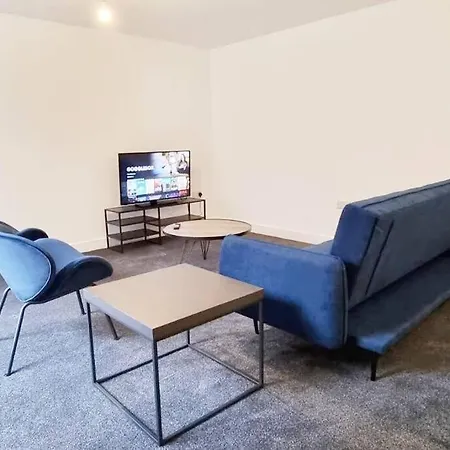 Free Parking - Stunning 2-br Near Salford Royal Apartment Manchester