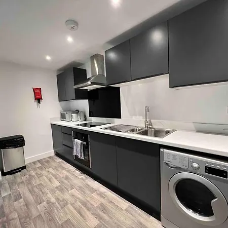 Free Parking - Lovely 2-br Flat Near Salford Royal 맨체스터