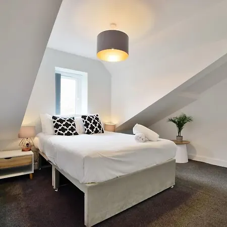 Free Parking - 1 Bedroom Salford Royal Sleeps 4