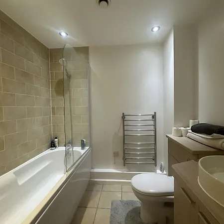 Modern 1- Bed In City Centre