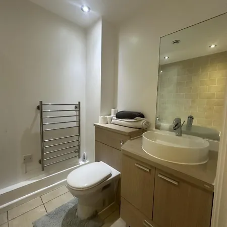 Modern 1- Bed In Centre 公寓 *