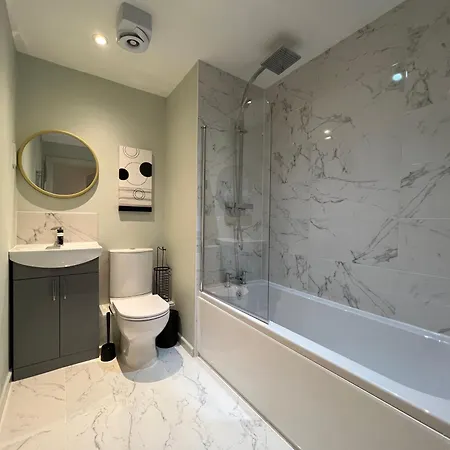 Stunning + Free Parking *