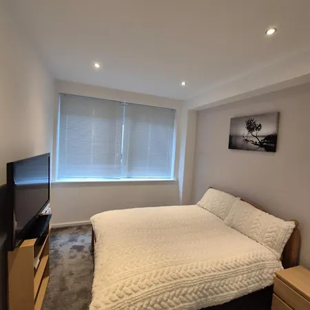 Modern 1- Bed In City Centre