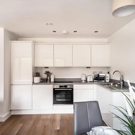 Stayzeni, Alexandra Rise Roomy 1 Bed Mánchester